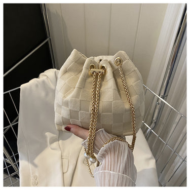 Woven Pearl Chain Bucket Bag – Elegant Lightweight Summer Purse